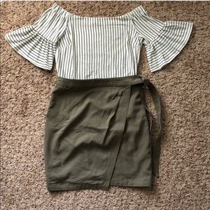 Banana Republic off-shoulder bell sleeve top M